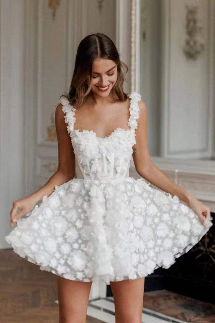 White Short A Line Boho Wedding Dresses 3D Floral Appliques Mini Garden Bridal Gowns Romantic Summer Beach Bride Wear Spaghetti Straps Sweetheart Neck