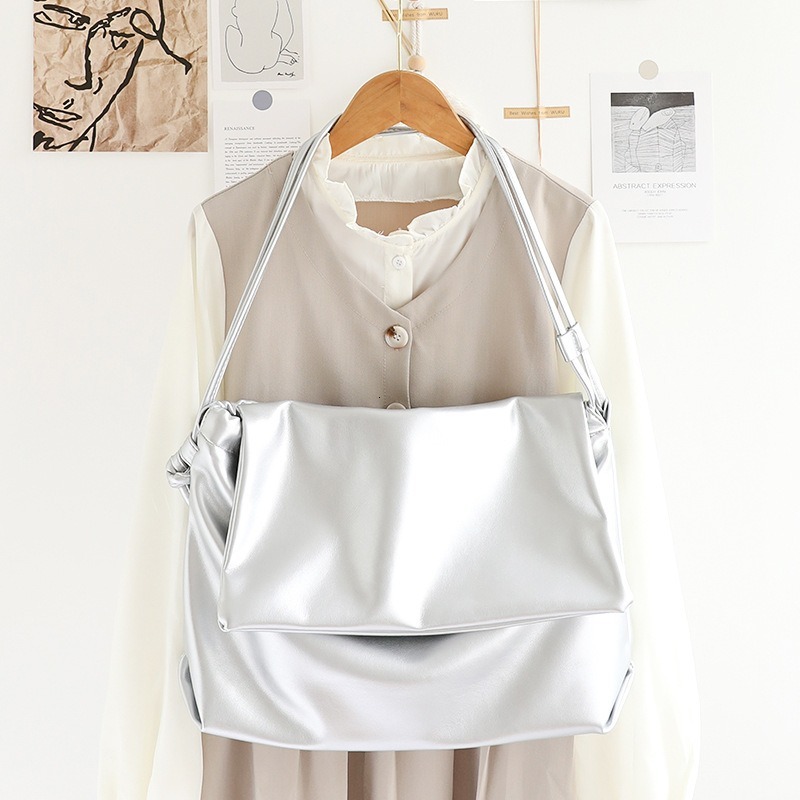 Fashion Messenger Bag Women's Large Capacity Shoulder Bags Chic Solid Color Leather Soft Flip Bolsos Office Ladies Commuter Sac