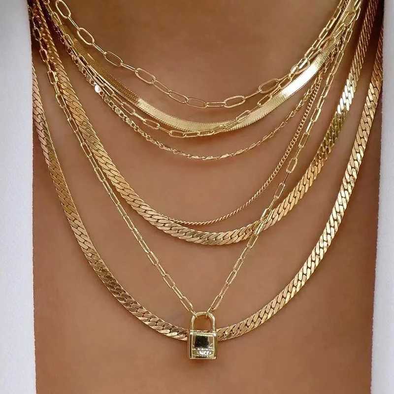 Bohemian multi-layered crystal butterfly pendant necklace womens hollow heart-shaped necklace fashionable jewelry party gift N0321 W240918