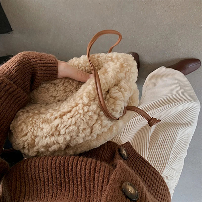 Fur diagonal bag womens fashionable New fur clutch cute coin handbag shoulder messenger 240919