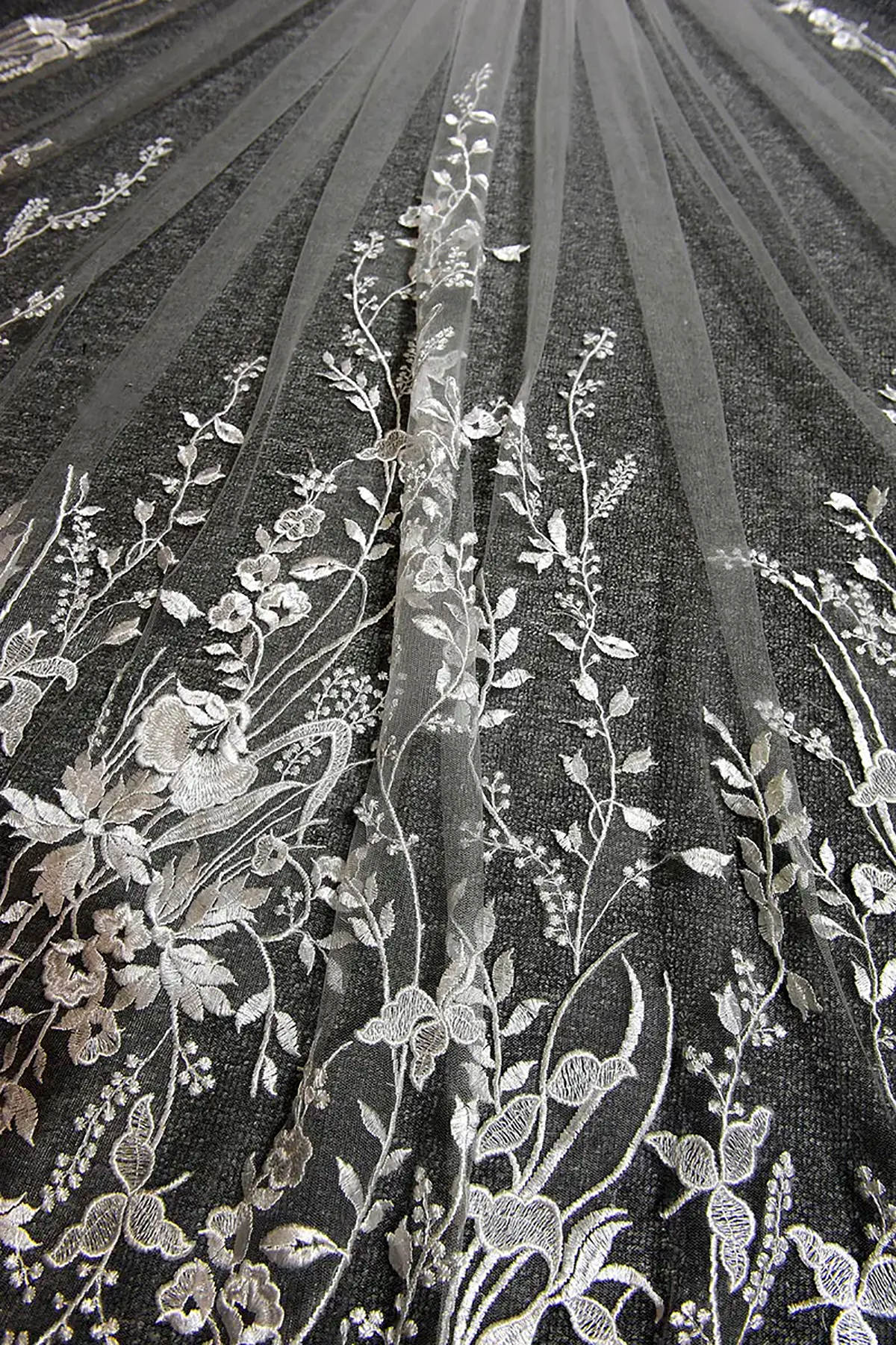 Classic Wedding Veil Appliques One Layer Long Fingertip Length Bridal Veils Applique Bead Edge Wedding Accessories Custom Made