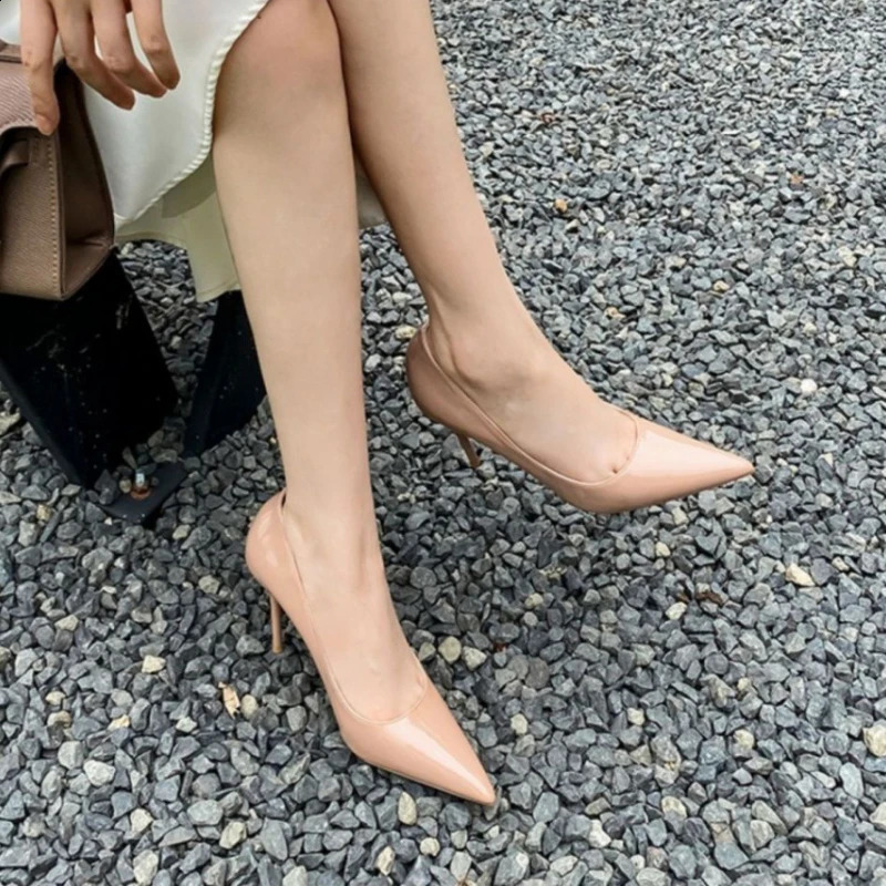 Trendy Nude High Heels 2024 Minimalist Patent Leather Temperament Pointed Shallow Mouth Versatile High Heels Single Shoe 240921