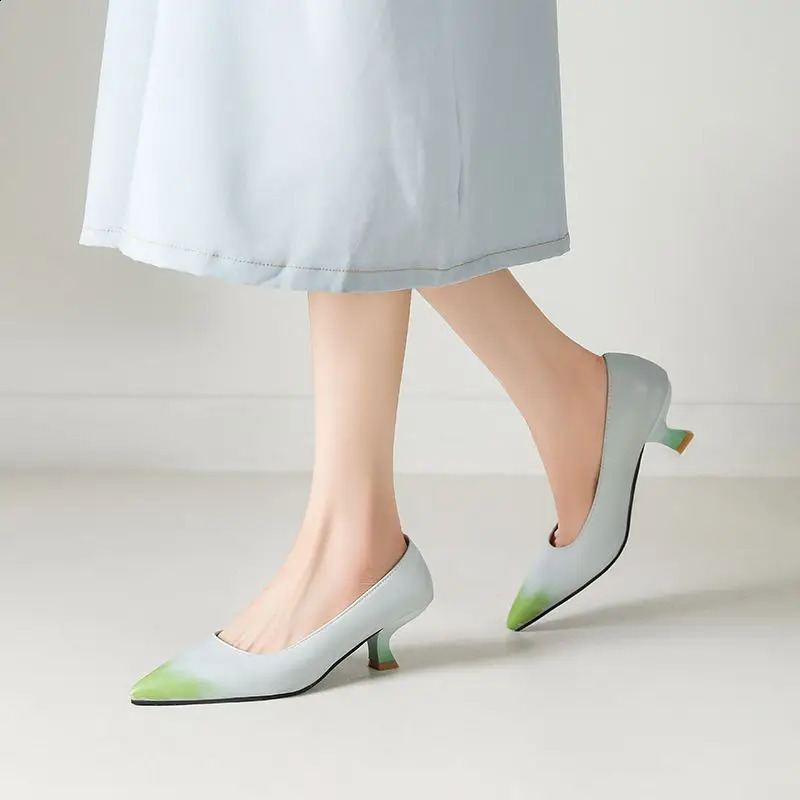 REAVE CAT Fashion Female Pumps 31 32 Pointed Toe Small Heel 6.5cm Slip On Mixed Color Plus Size 44 45 Office Lady Spring Shoes 240921