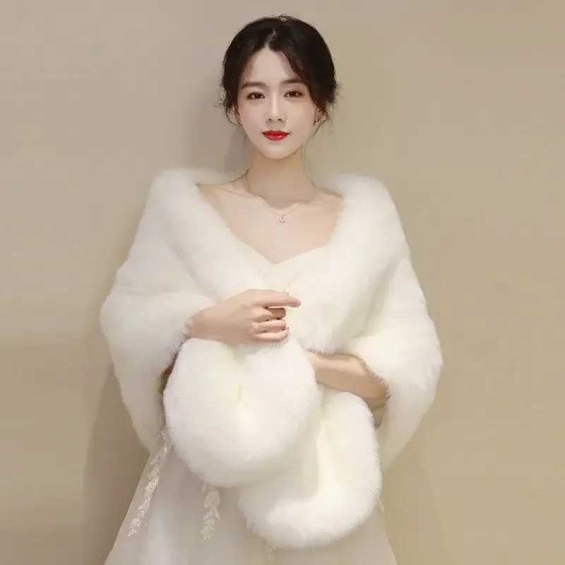 2024 New Autumn Womens Open Sewing Solid Color Shawl with Artificial Fur Plush Short Horn Womens Winter Pashmina Bag T299 W240921