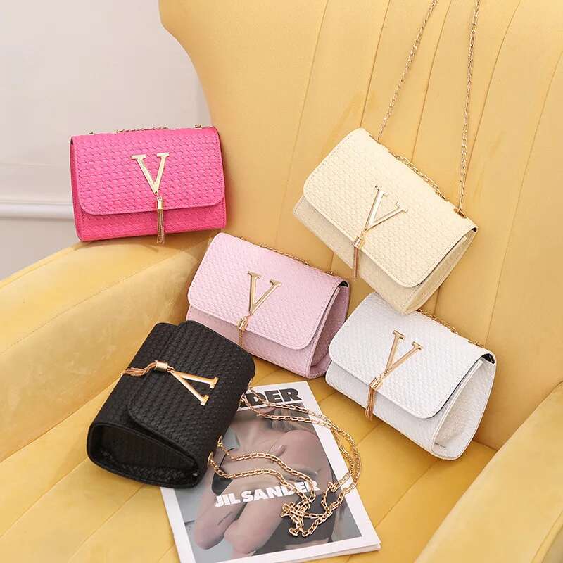 Designer bag 18*13*8cm Women's Bag New V Tassel Handbag Embossed Crossbody Chain Square Bag Casual Small Fragrance Women's Shoulder Bag tote