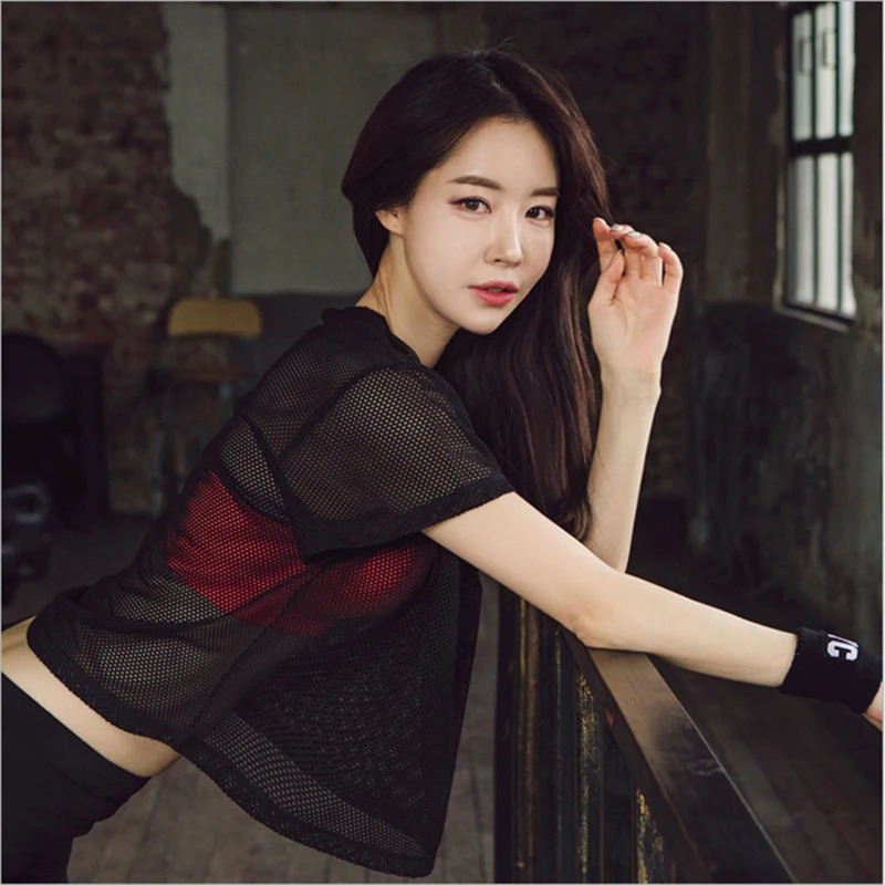 2024 New Mesh Breathable Speed Drying Yoga Shirt Summer Women's Loose Short Sleeve Perspective Hollow Running Fever Sportswear Fitness Clothing F