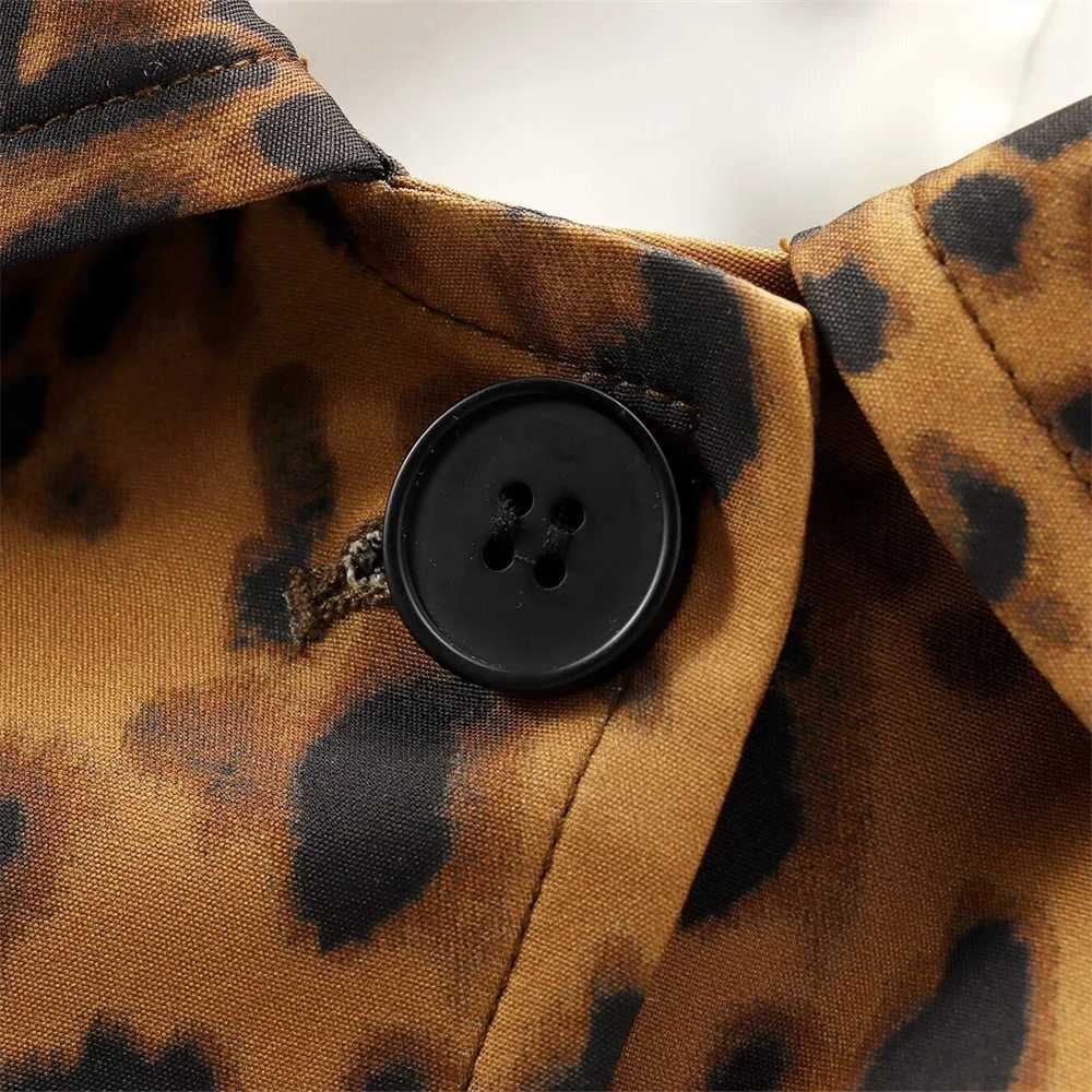 Taop Za 2024 Summer New Product Womens Fashion and Casual Versatile Long sleeved Animal Pattern Printed Long WindbreakerX240921