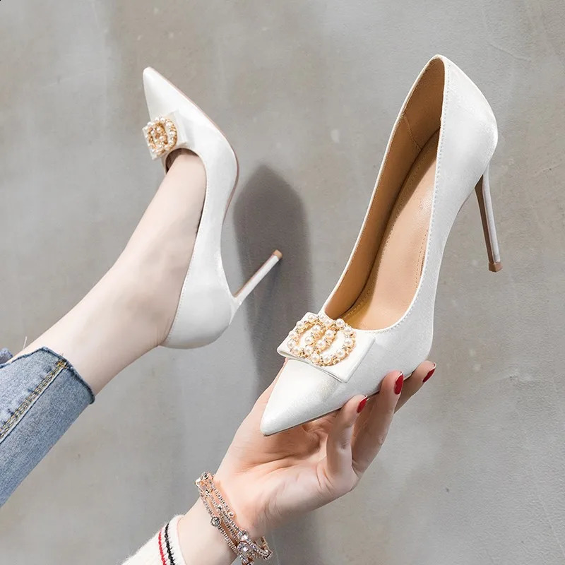 White high heels womens wedding shoes thin high heels pearl rhinestone toe temperature womens autumn single shoes bridesmaid 240919