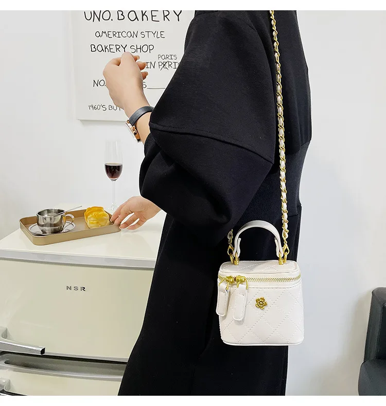 Shoulder Bucket Small Bag: Classic Mini Clutches Hot For Women - 2024 Fashion Bag: -