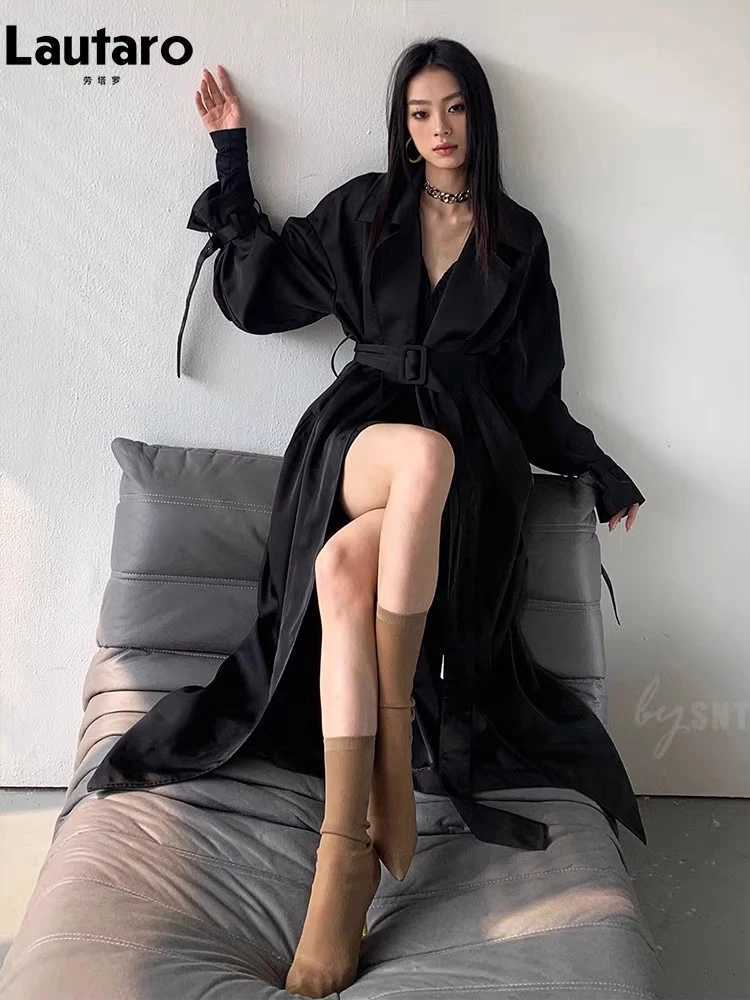 Lautaro Autumn Long Flowy Dark Green Trench Coat for Women Belt Single Breasted Luxury Designer Women Clothing 2023 New ArrivalsX240921