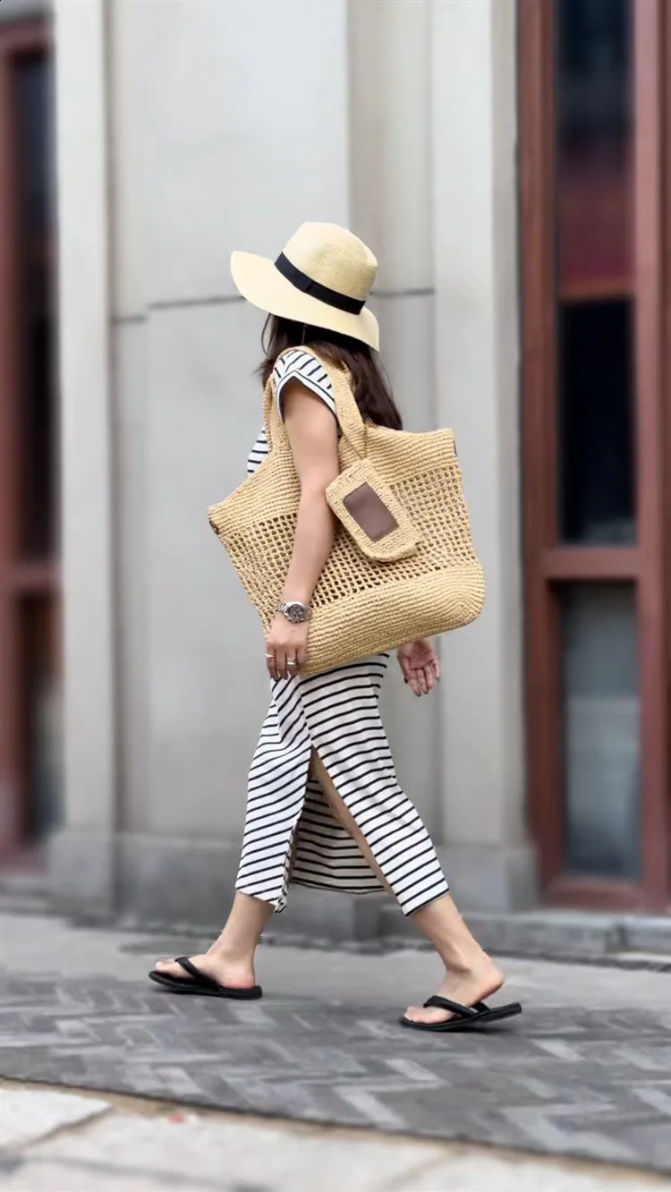 SpringSummer Grass Handbag Single Shoulder Bag Hollow Womens Shopping 240919