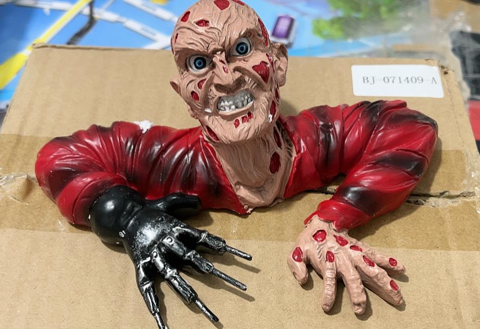 Horror Creeper Zombie for Outdoor Garden Halloween Decoration Iron Model Doll Sculpture Indoor Desk Statue DIY Home Party Decor 240809