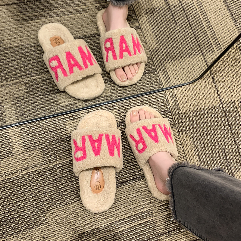 Versatile flat bottom hairy outdoor wear 2024 autumn and winter new Korean version comfortable slippers one-piece cotton slippers for women's sho