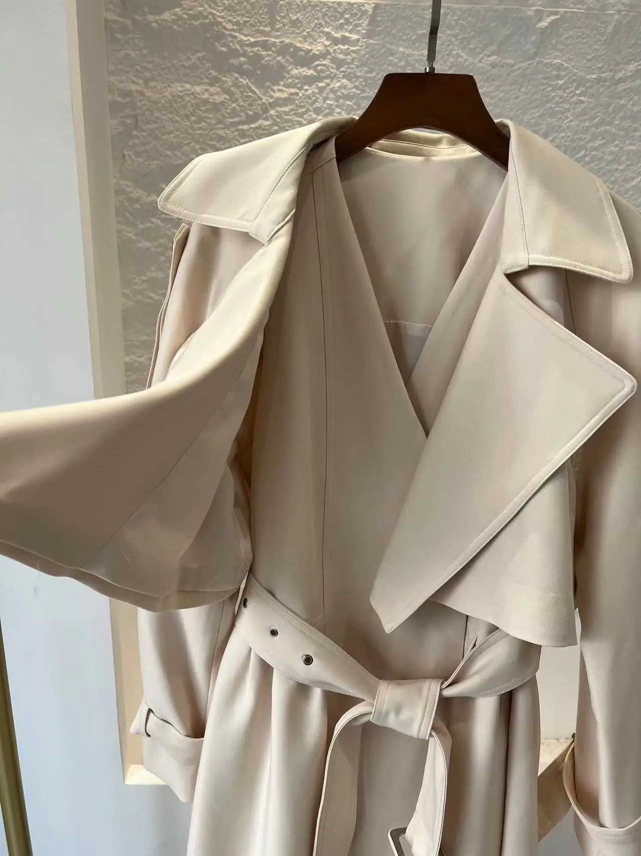 2023 New Women High-end Khaki Trench Coat Two Piece Set Ladies Cloak Wear Belt Korean Fashion Trench Coat Female WindbreakersX240921
