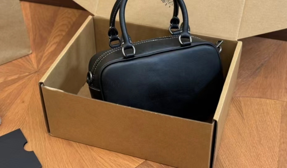 High Quality Satchel Bowg Small Square Bag New Fashionable Pillow Earth Color For Daily Commuting Leather