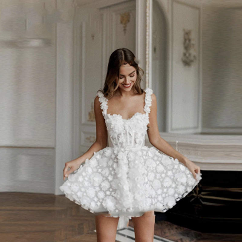White Short A Line Boho Wedding Dresses 3D Floral Appliques Mini Garden Bridal Gowns Romantic Summer Beach Bride Wear Spaghetti Straps Sweetheart Neck