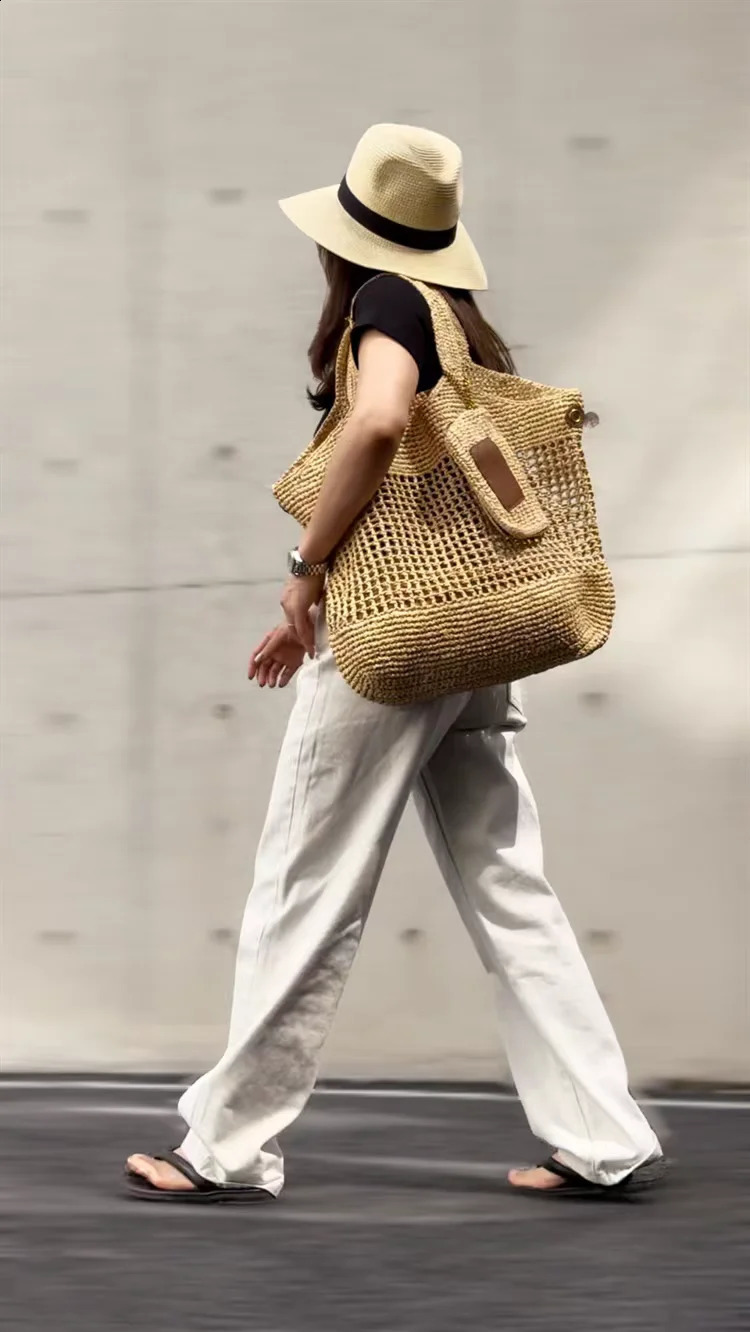 SpringSummer Grass Handbag Single Shoulder Bag Hollow Womens Shopping 240919