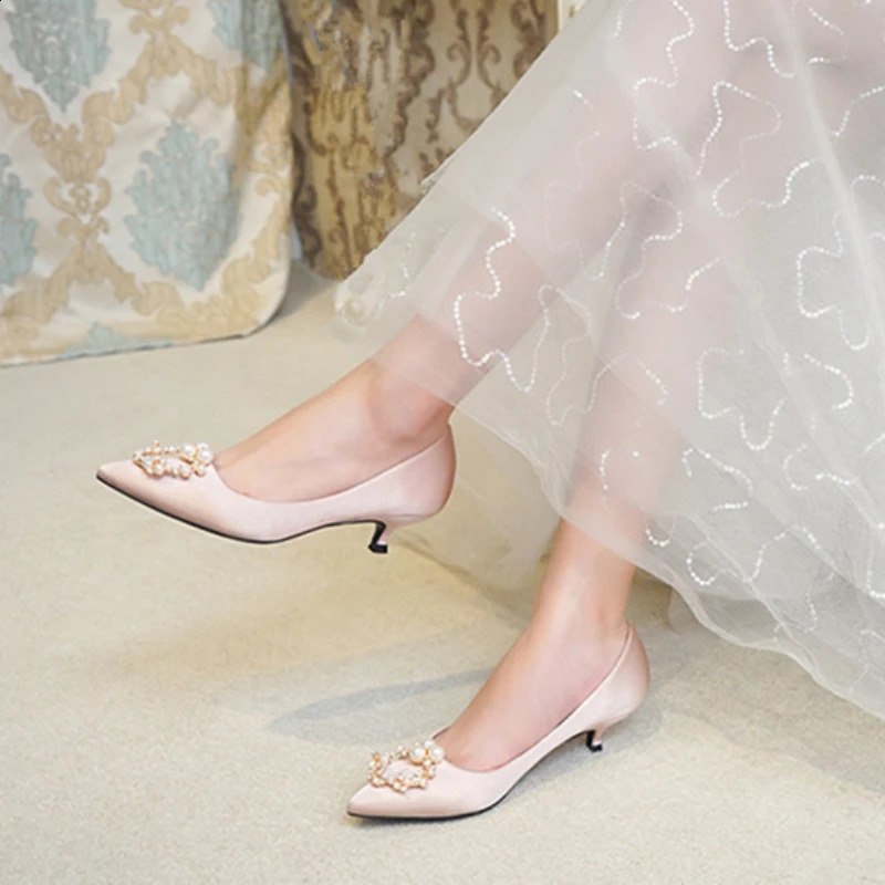 3cm low heel pregnant woman bride Medum white satin pump toe pearl round buckle slide on safety dress single shoe 240919