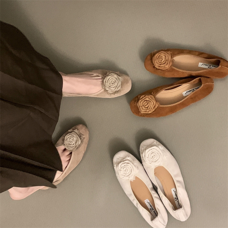 2025 S Fashion Designer Women Casual Flat Bottom Soft Sole Wer Design Vintage Gentle Style Comfort Trendy Shoes Triple Beige Brown Khaki Free Shipping