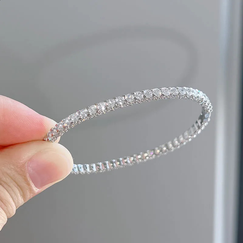 Pure 925 Silver Jewelry Womens Screw Round Zircon Bracelet Wedding Surrounding Rivet 240912