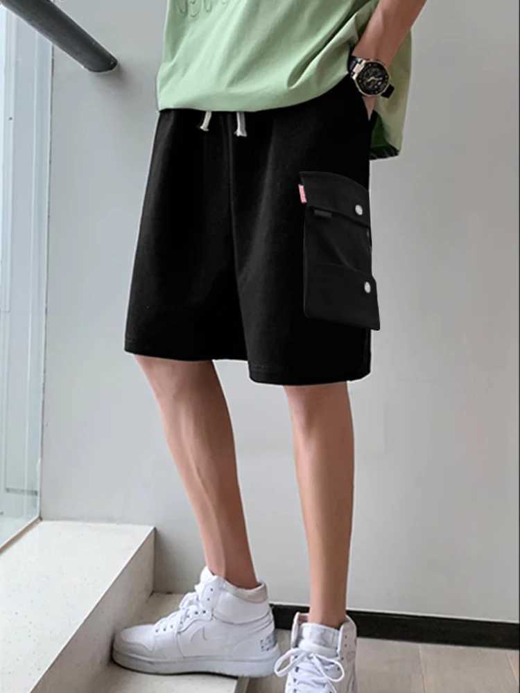 Shorts men outside the summer wearing Korean version of loose fashion ins cargo pants trend with straight casual pantsX240921