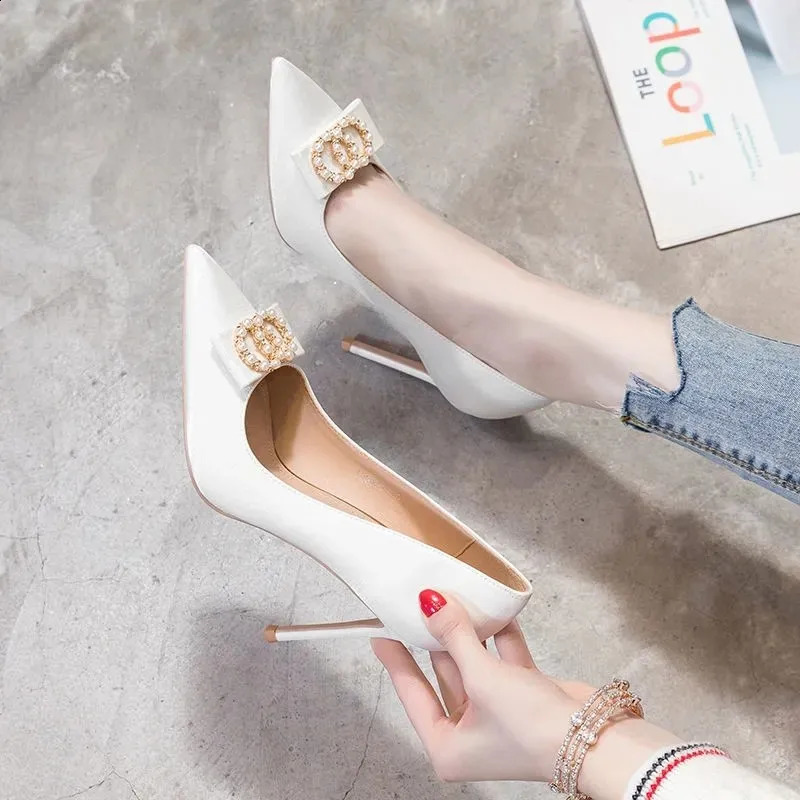 White high heels womens wedding shoes thin high heels pearl rhinestone toe temperature womens autumn single shoes bridesmaid 240919