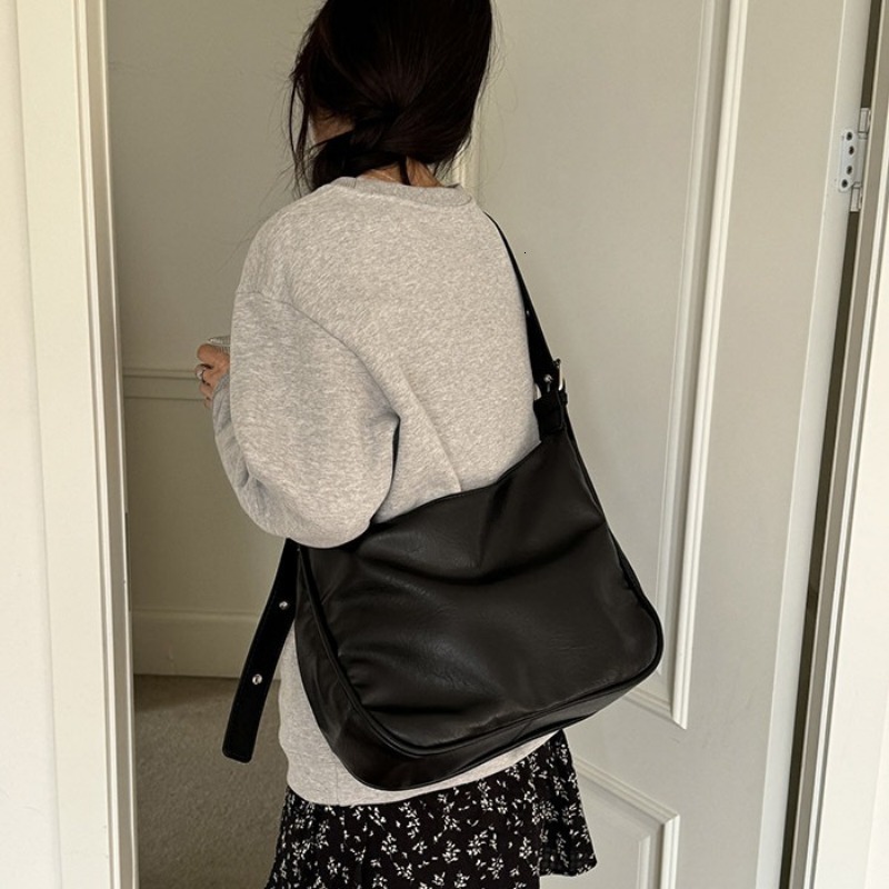Large Capacity Casual Tote Women Shoulder Vintage Fashion PU Leather Message Bag 2024 New All-Match Commuter Bolsas Mujer