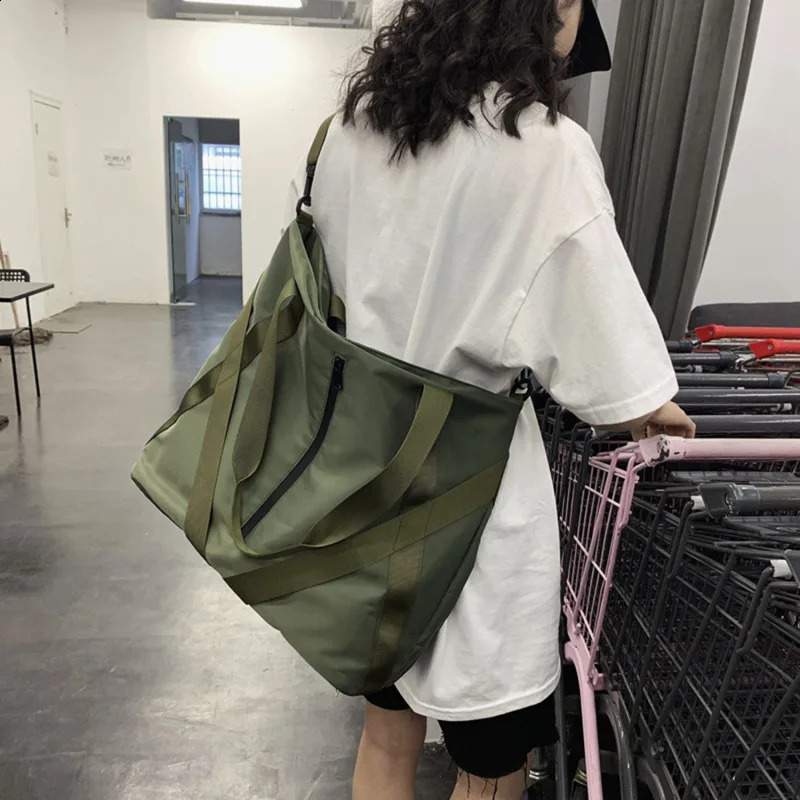 Casual Tote Bag Mens Big Handbag Fashion For Man Large Capacity Cross Bag Men Fit For Short Distance Travel Shoulder Bag 240921