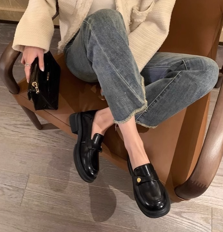 Women Casual Leather Loafers Shoes Thick Sole Square Toe Fashion Simple Versatile Design Sense Triple Black Free shipping
