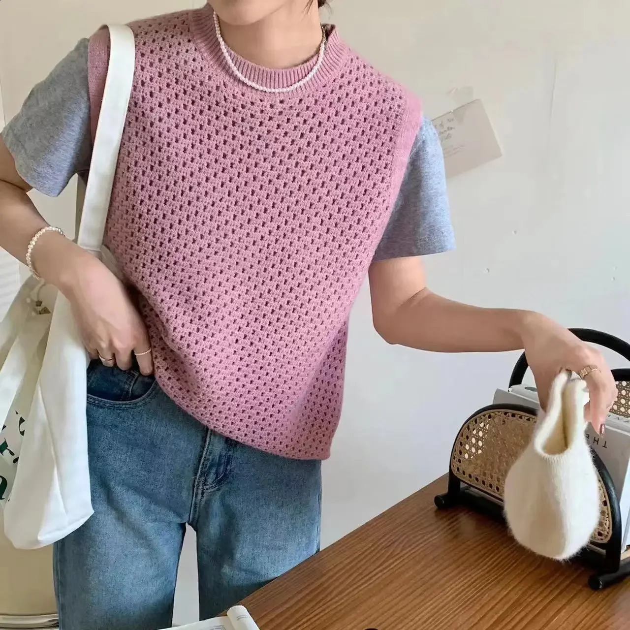 White Knit Tops for Woman Mesh Pink Womens Sweater Vest Round O Neck Autumn Winter 2024 Warm Y2k Vintage er Knitwear 240919