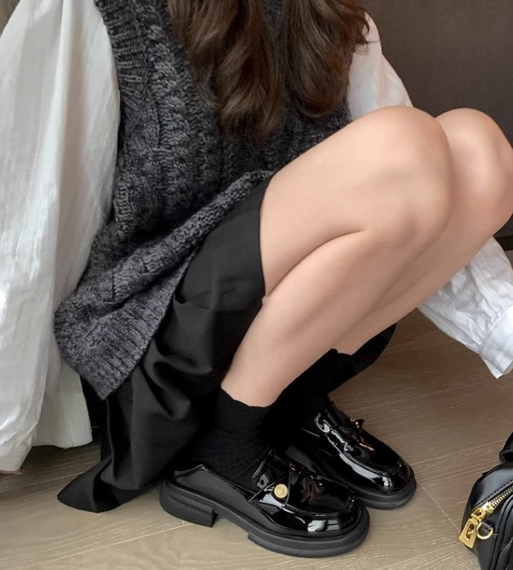 Women Casual Leather Loafers Shoes Thick Sole Square Toe Fashion Simple Versatile Design Sense Triple Black Free shipping