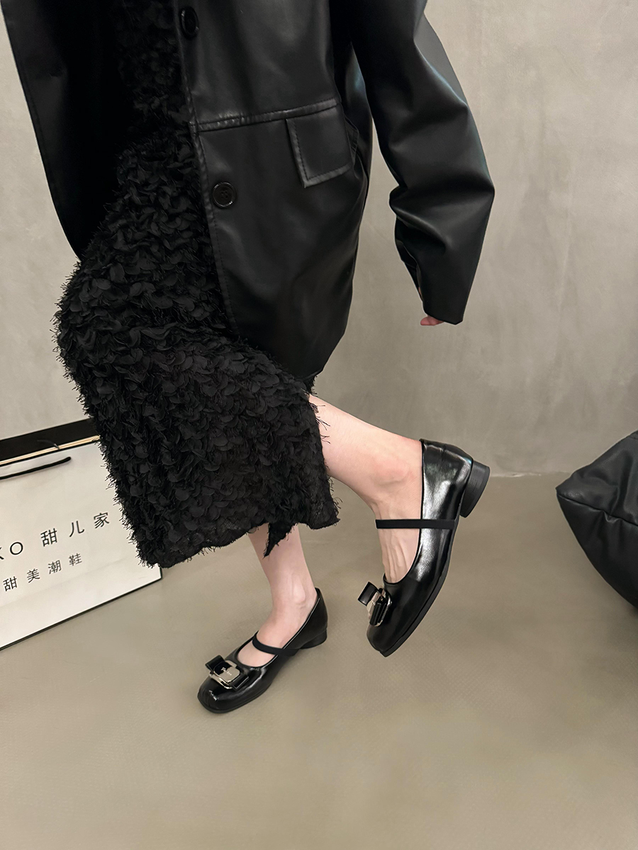 Casual Women's Flats: Stylish Metal Square Toe Comfort Shoes in Triple Black, Sier, Beige e6b9