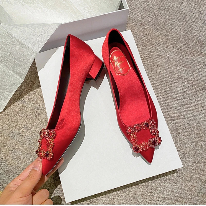 Bridal Wedding Shoes Red Satin Corner Mid Foot Water Diamond Shallow Mouth Single Shoe Thick Foot Pump 240919
