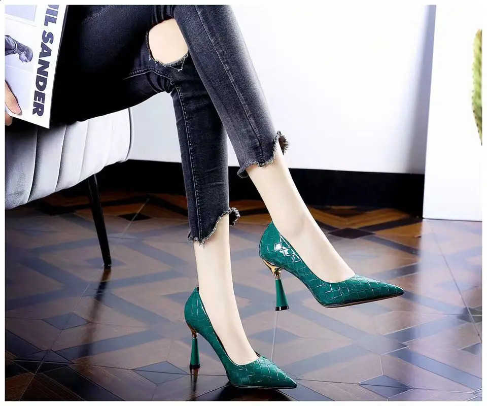 Plaid Classic Casual High Heels Pattern Embossed Fashion Oversized Shoes Autumn/Winter Pump Womens Shoes 240919