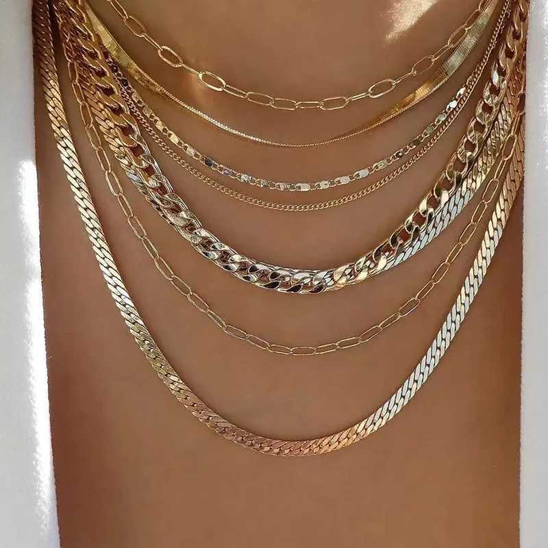 Bohemian multi-layered crystal butterfly pendant necklace womens hollow heart-shaped necklace fashionable jewelry party gift N0321 W240918