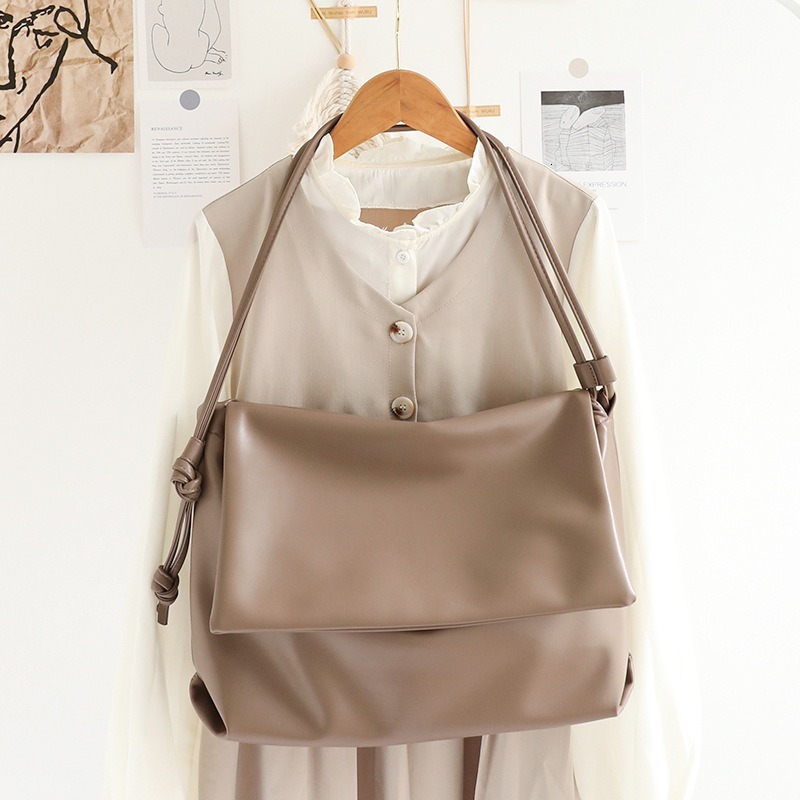 Fashion Messenger Bag Women's Large Capacity Shoulder Bags Chic Solid Color Leather Soft Flip Bolsos Office Ladies Commuter Sac