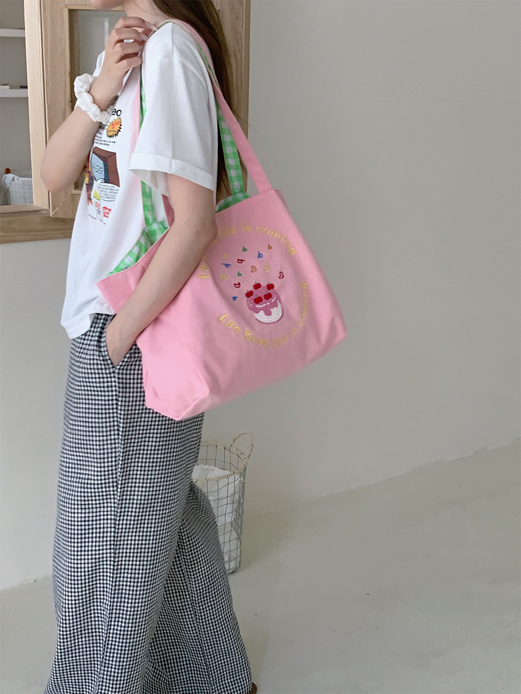 Women's Designer Bag Large Capacity Handbag Front Double sided Back Striped Single Shoulder Texture Embroidered Canvas Bag Free Shippin