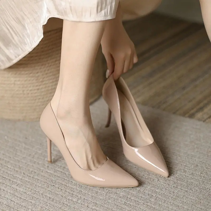 Trendy Nude High Heels 2024 Minimalist Patent Leather Temperament Pointed Shallow Mouth Versatile High Heels Single Shoe 240921