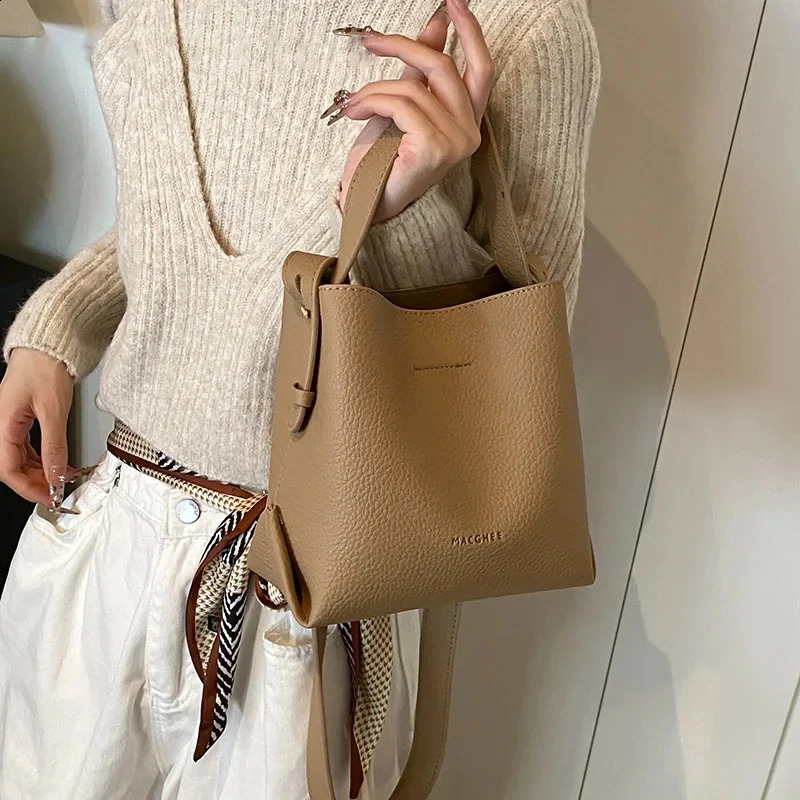 Small PU Leather Bucket Crossbody Bags Women Autumn Winter Simple Solid Shoulder Bags Travel Handbags And Purses Lady 240918