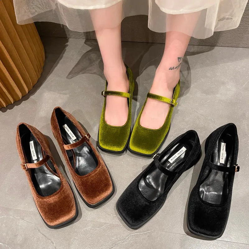 2024 Spring Womens Party Shoes Retro Square Toe Velvet Mary Simple Shoes Square Buckle Single Shoes 240919
