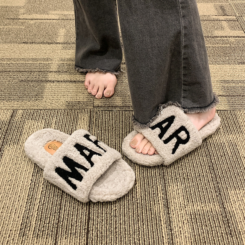 Versatile flat bottom hairy outdoor wear 2024 autumn and winter new Korean version comfortable slippers one-piece cotton slippers for women's sho
