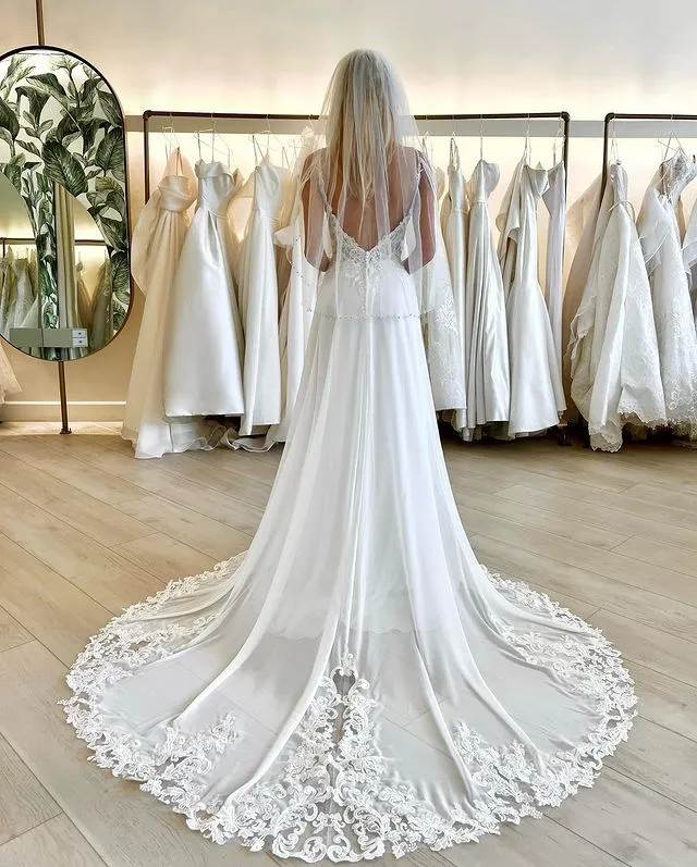 Bohemian Beach Wedding Dresses With Side Split Sexy Backless Chiffon Long Wedding Gown For Bride Lace Appliques Spaghetti Straps Chic Boho Bridal Dres
