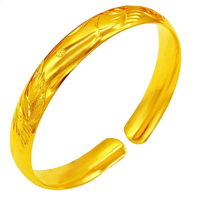 The gold shop is equipped with 999 24K genuine bracelets wedding gift and rings which can send mothers 5D golden seconds become wealthy women 240912