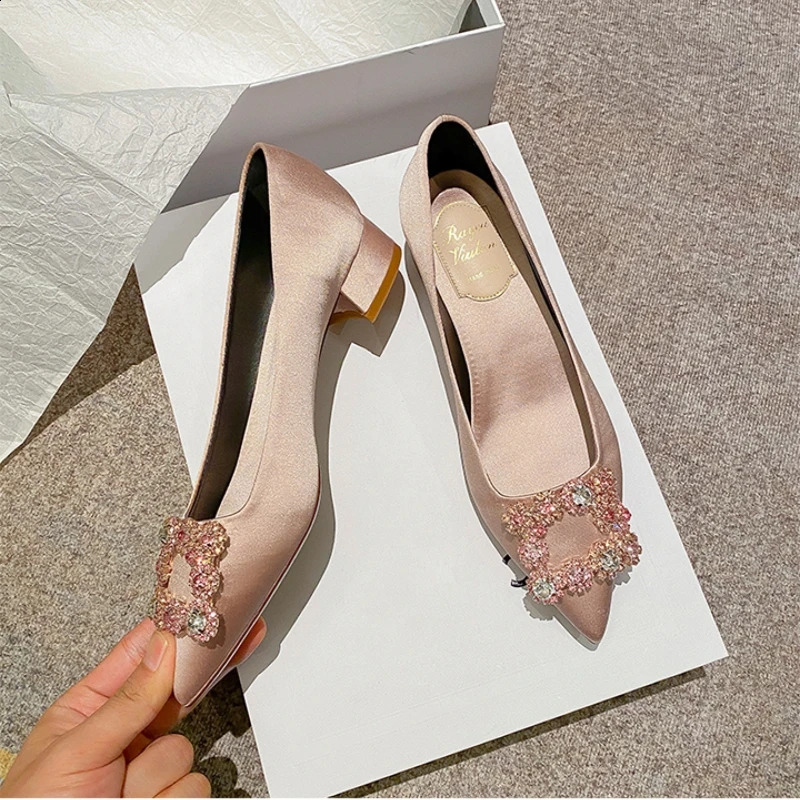 Bridal Wedding Shoes Red Satin Corner Mid Foot Water Diamond Shallow Mouth Single Shoe Thick Foot Pump 240919