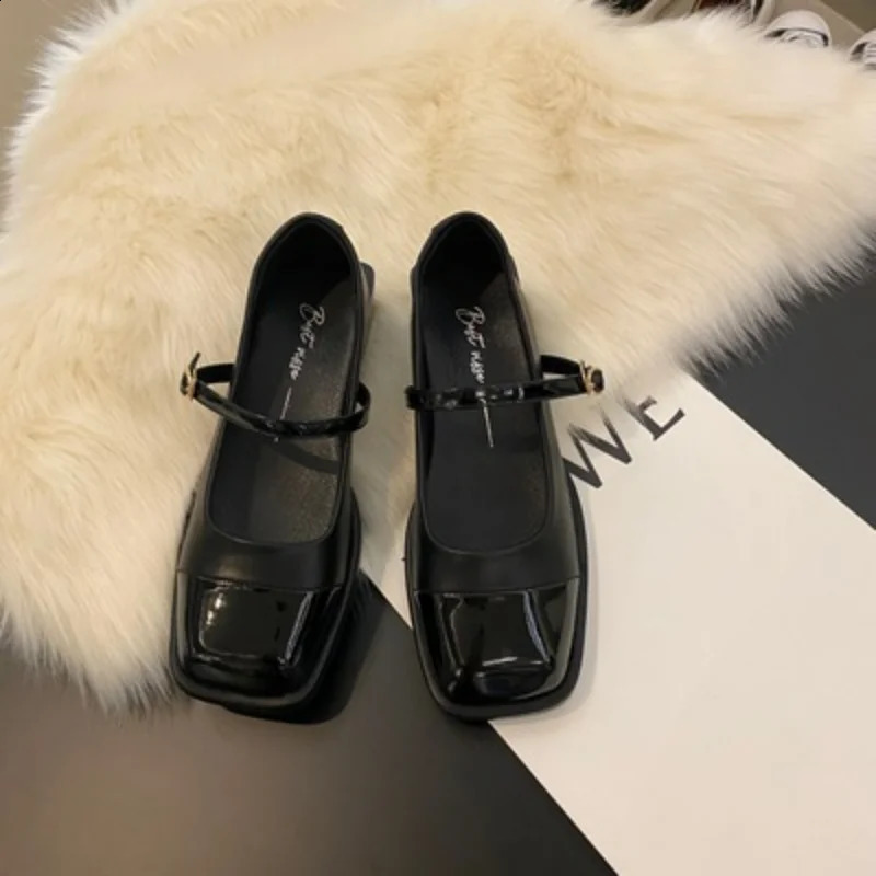 Women Mary Jane Shoes Spring Leahter Shoes Fashion Buckle Female Square Head Toe Mid Heel Elegant Woman Pumps 240921