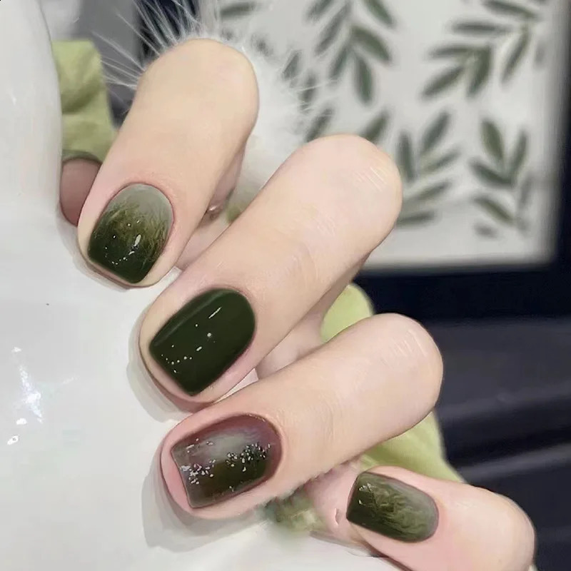 24Pcs Short Square False Nails Detachable Green Fake Nail Tips with Gold Foil Manicure Wearable Finished Press on Nails 240914