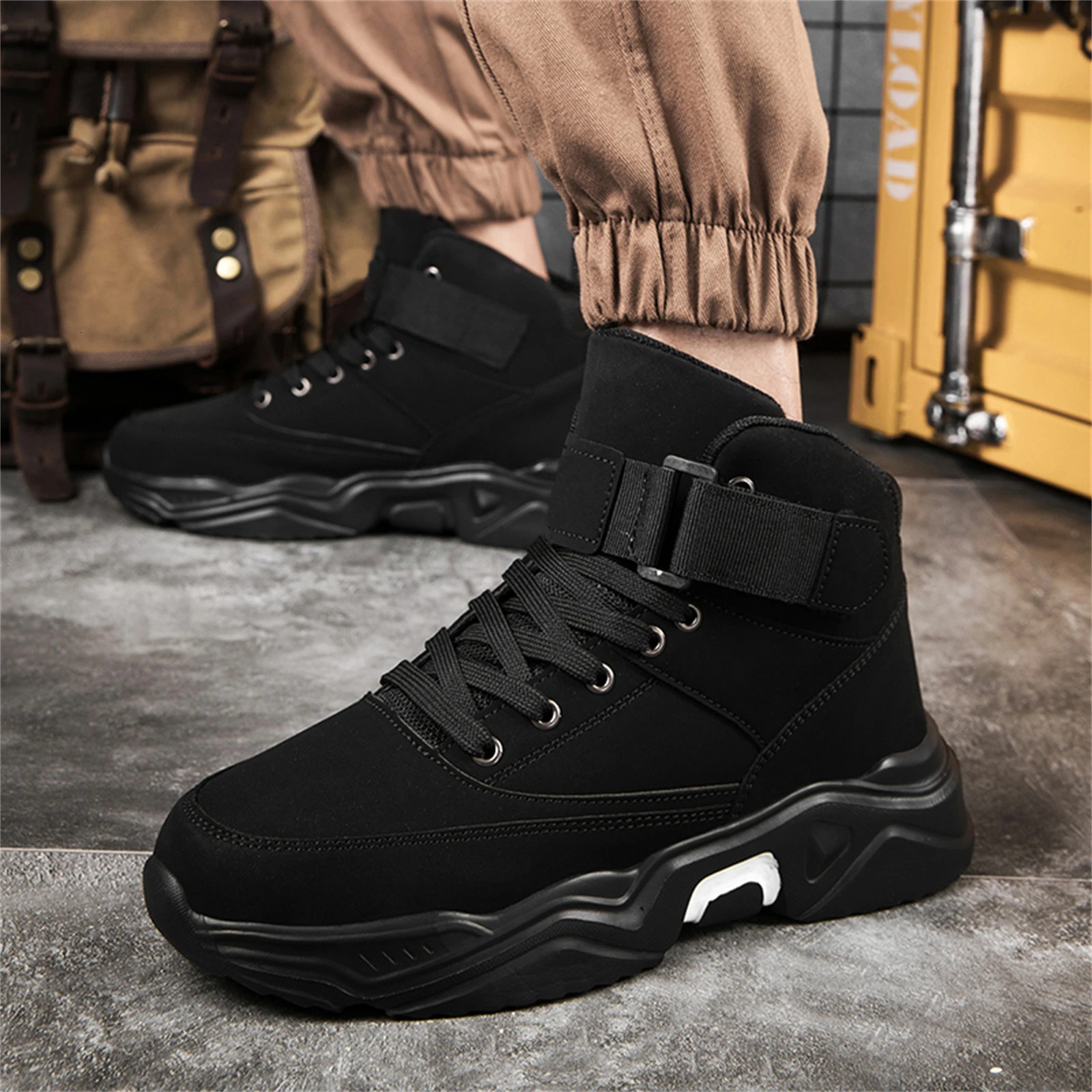 High Top loafers men Sneakers Outdoor Anti-slip Male Casua Leather Fashion Men's Anlkle Snow ugggly boots Hombre Winter Running Shoes