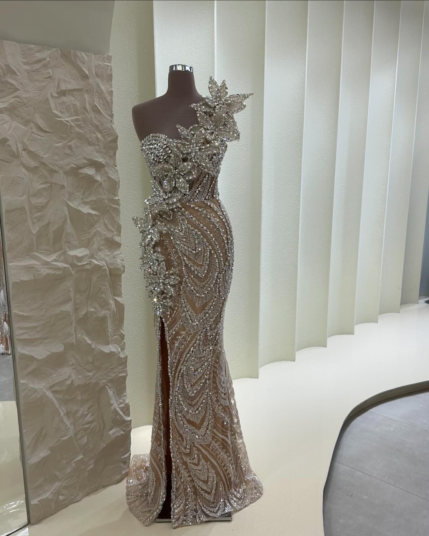 2024 Champagne Illusion Mermaid Prom Dresses For Special Occasions Flowers Rhinestones Luxurious Evening Formal Party Reception Birthday Engagement Go