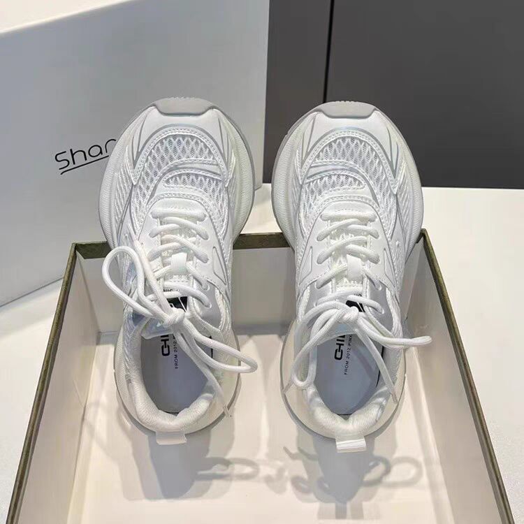 2024 Summer New Thick Sole Dad Women's Comfortable and Breathable Hollow Mesh Sports Versatile Casual Running Shoes ddmythur