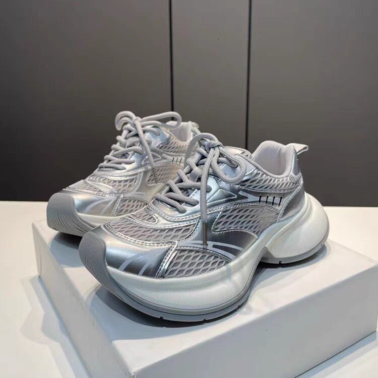 2024 Summer New Thick Sole Dad Women's Comfortable and Breathable Hollow Mesh Sports Versatile Casual Running Shoes ddmythur